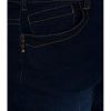 Detalj av framfickorna på jeansen från Zizzi