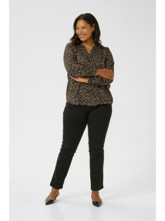 Snygg blus i stor storlek som passar till jobbet