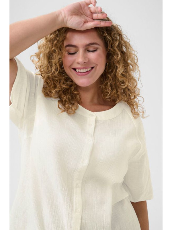 Blus Paula vit pose detalj Skön vit bomullsblus i stor storlek